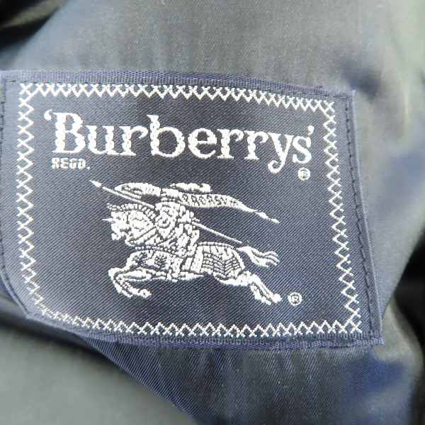 実際に弊社で買取させて頂いたBURBERRYS/バーバリーズ スーツ ダブル ウール ダークネイビー系 無地 2P AB7 の画像 2枚目