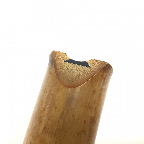 実際に弊社で買取させて頂いた尺八 在銘 州鳳 琴古流 歌口銀巻き 銀三線藤巻 全長58.5cm 和楽器【難あり】の画像 1枚目