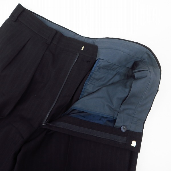 実際に弊社で買取させて頂いたBURBERRYS/バーバリーズ ウール シャドーストライプ 2P ダブル スーツ ブラック×ネイビー AB7の画像 3枚目