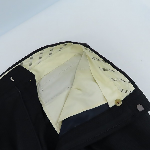 実際に弊社で買取させて頂いたBURBERRY LONDON/バーバリーロンドン スーツ ダブル ウール ブラック系×グレー系 シャドーストライプ 2P AB7の画像 8枚目