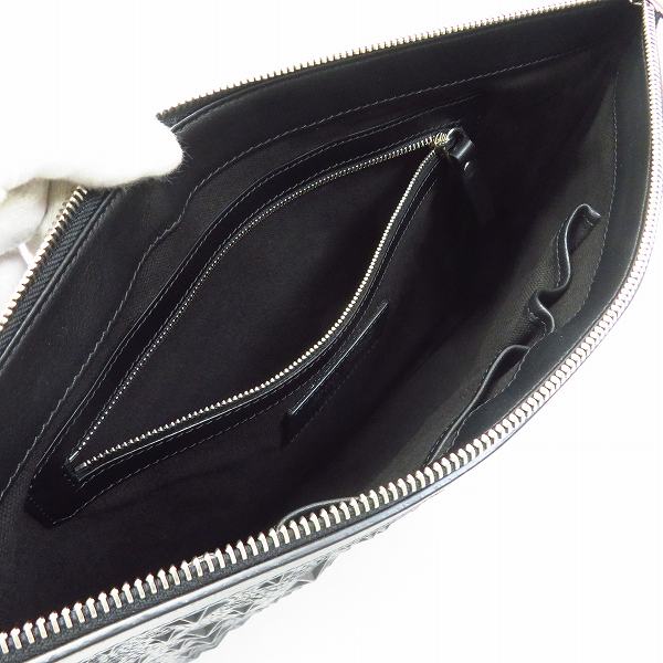 実際に弊社で買取させて頂いたJimmy Choo/ジミーチュウ DEREK スターエンボス グレイニーレザー クラッチバッグ/ブラックの画像 3枚目