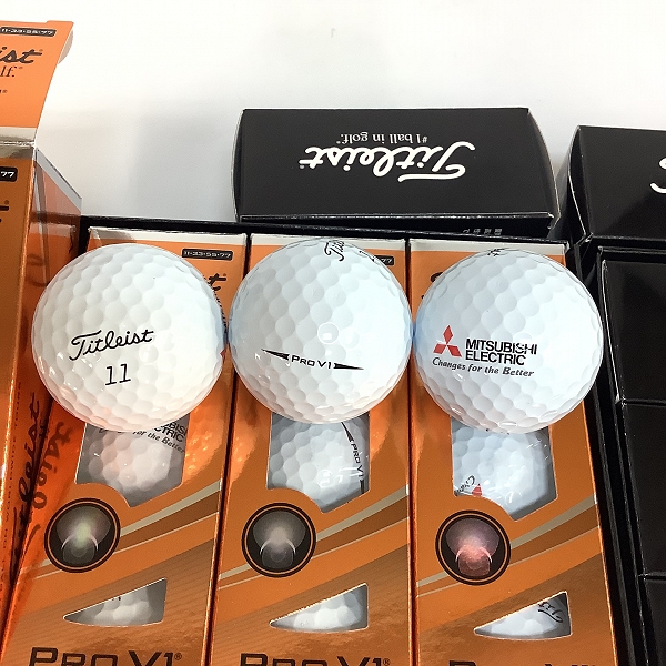 実際に弊社で買取させて頂いた【未使用/オウンネーム入】Titleist/タイトリスト PRO V1 ゴルフボール 1ダース+10球の画像 1枚目