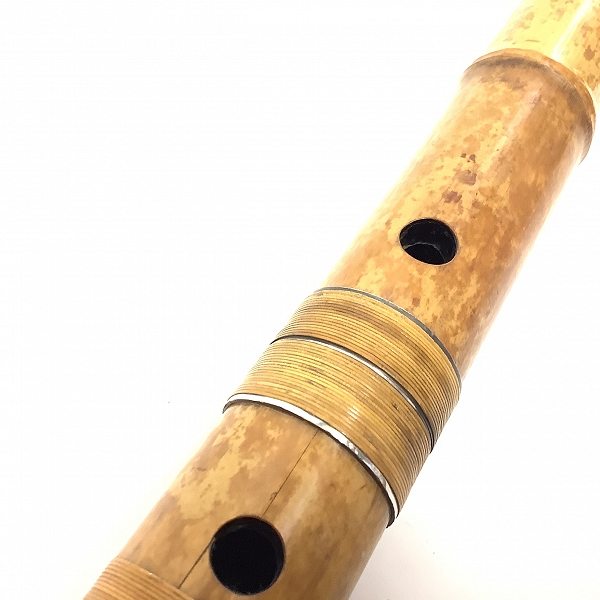 実際に弊社で買取させて頂いた尺八 在銘 州鳳 琴古流 歌口銀巻き 銀三線藤巻 全長58.5cm 和楽器【難あり】の画像 3枚目