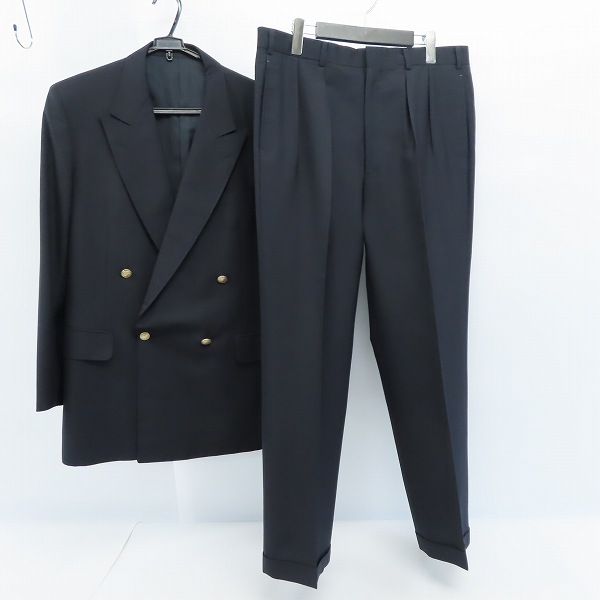 実際に弊社で買取させて頂いたBURBERRYS/バーバリーズ スーツ ダブル ウール ネイビー系 無地 2P AB7/91