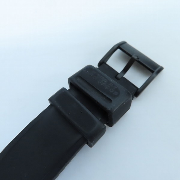 実際に弊社で買取させて頂いたMARC BY MARC JACOBS/マークバイマークジェイコブス クォーツ腕時計 MBM5528【動作未確認】の画像 5枚目