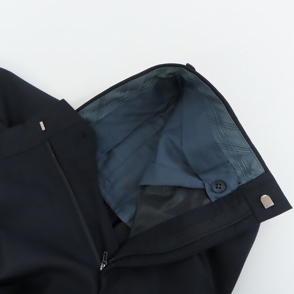 実際に弊社で買取させて頂いたBURBERRYS/バーバリーズ スーツ ダブル ウール ネイビー系 無地 2P AB7/91の画像 6枚目