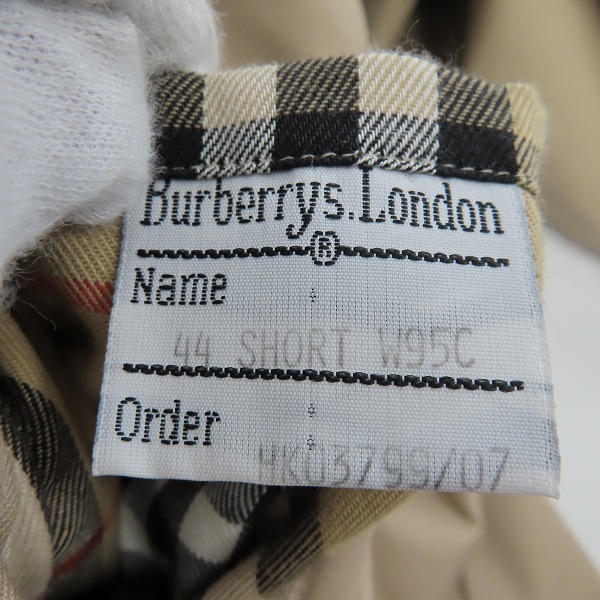 実際に弊社で買取させて頂いたBURBERRYS/バーバリー 裏地チェック ライナー付き ステンカラーコート ベージュ/44の画像 3枚目