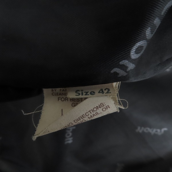 実際に弊社で買取させて頂いたSCHOTT/ショット シングルレザー ライダースジャケット ブラック 641 42の画像 3枚目