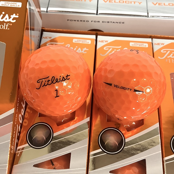 実際に弊社で買取させて頂いた【未使用】Titleist/タイトリスト VELOCITY/ベロシティオレンジ/ホワイト 4ダースの画像 1枚目