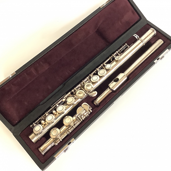 実際に弊社で買取させて頂いたYAMAHA/ヤマハ YFL-211S フルート Eメカ ケース付き