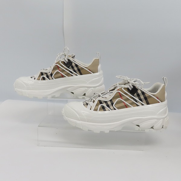 実際に弊社で買取させて頂いたBURBERRY/バーバリー ヴィンテージチェック アーサー スニーカー 8037254/43の画像 3枚目