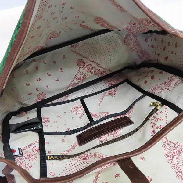 実際に弊社で買取させて頂いたmaster-piece/マスターピース 裏地バンダナ模様 メッセンジャー バッグの画像 3枚目