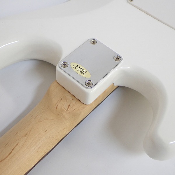 実際に弊社で買取させて頂いた★BUSKER'S/バスカーズ ストラトキャスターType ホワイト ソフトケース付の画像 8枚目