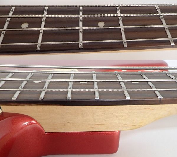 実際に弊社で買取させて頂いた★BUSKER'S/バスカーズ ジャズベース タイプ メタリックレッド エレキベース ソフトケース付 の画像 3枚目