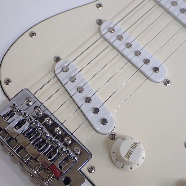 実際に弊社で買取させて頂いた★BUSKER'S/バスカーズ ストラトキャスターType ホワイト ソフトケース付の画像 5枚目