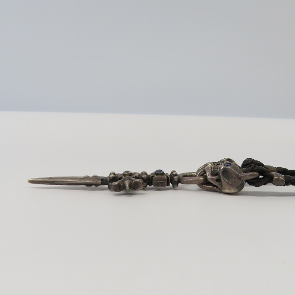 実際に弊社で買取させて頂いたTRAVIS WALKER/トラヴィスワーカー クロスダガーペンダント 2スカル レザーブレード の画像 3枚目