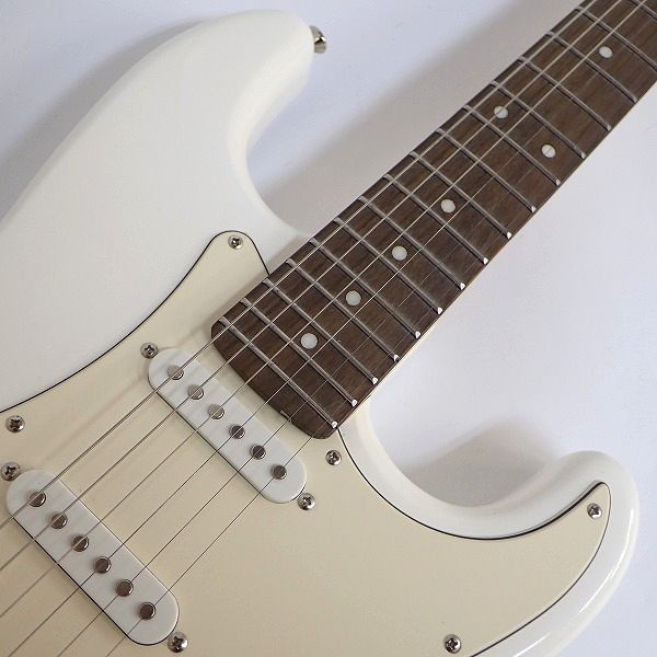 実際に弊社で買取させて頂いた★BUSKER'S/バスカーズ ストラトキャスターType ホワイト ソフトケース付の画像 4枚目