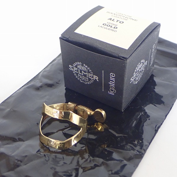 実際に弊社で買取させて頂いたSELMER/セルマー アルトサックス用 リガチャー ゴールド 