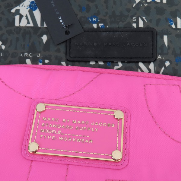 実際に弊社で買取させて頂いた【未使用】MARC BY MARC JACOBS/マークバイマークジェイコブス 2WAY PCケース/タブレットケース  ロゴ/マルチ総柄 3点セットの画像 2枚目