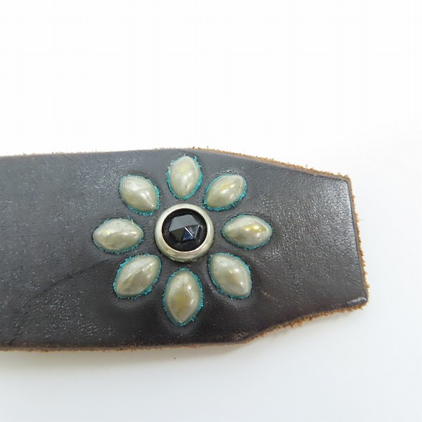 実際に弊社で買取させて頂いたHTC/エイチティーシー フラワースタッズ レザーベルト size：32の画像 5枚目