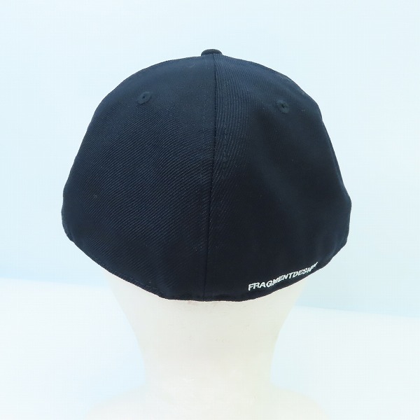 実際に弊社で買取させて頂いたFRAGMENT DESIGN×NEW ERA/フラグメントデザイン×ニューエラ FRG ロゴ刺繍 キャップ 7-5/8の画像 2枚目