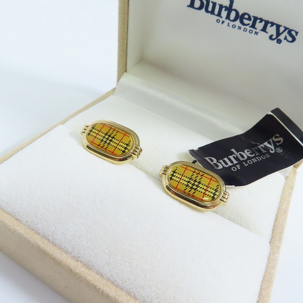 実際に弊社で買取させて頂いたBurberrys/バーバリーズ グレンチェック柄 カフス ゴールド系