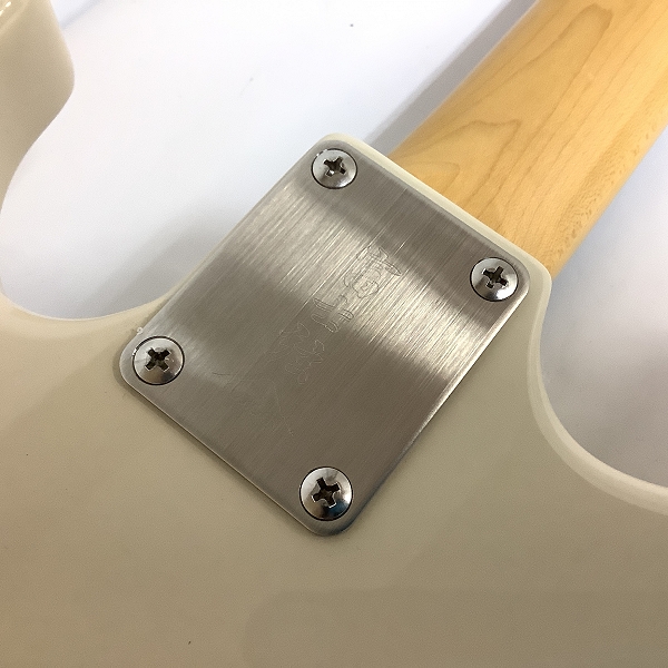 実際に弊社で買取させて頂いた★FGN/FUJIGEN/フジゲン Neo Classicシリーズ NST11RALM-VWH/01 ストラトタイプ エレキギター ギグケース付き【難あり】の画像 7枚目