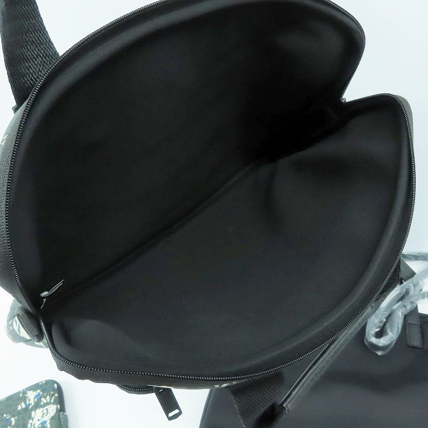 実際に弊社で買取させて頂いた【未使用】Marc by Marc Jacobs/マークバイマークジェイコブス 2WAY PCケース/タブレットケース 総柄/ブラック 3点セットの画像 4枚目