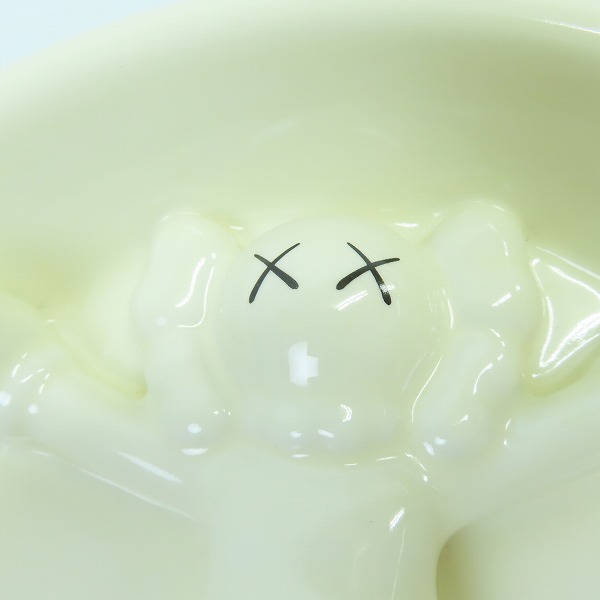 実際に弊社で買取させて頂いたG1950×OriginalFake KAWS/ギャラリーナインティフィフティ×カウズ ASHTRAY WHITE 灰皿の画像 2枚目