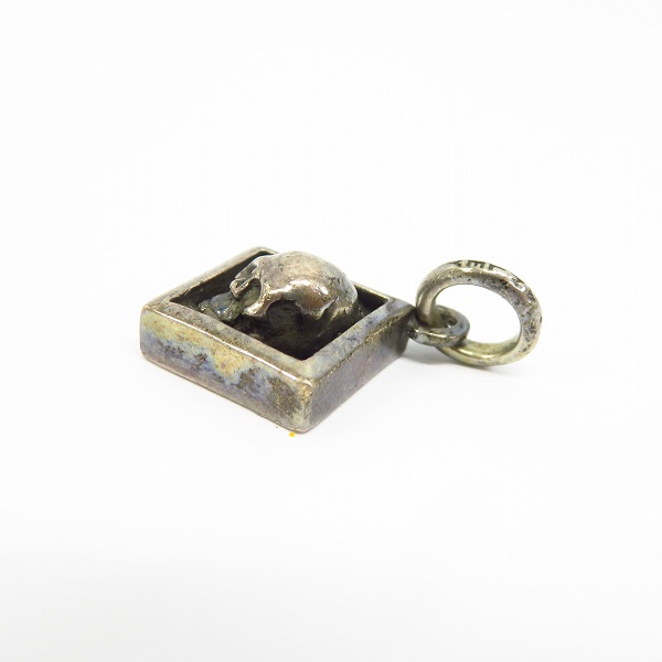 実際に弊社で買取させて頂いたSTANLEY GUESS/スタンリーゲス スクエアフレーム スカルチャーム ペンダントの画像 2枚目