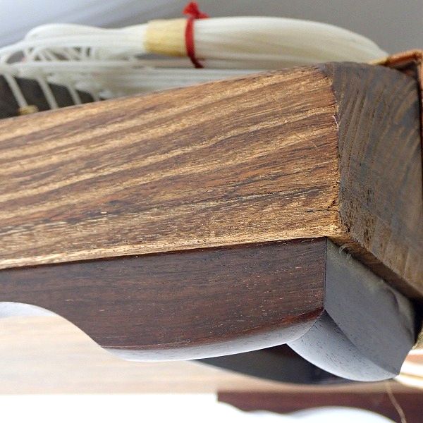 実際に弊社で買取させて頂いた★【難有り】琴/箏 17弦琴 すだれ彫り 玉縁包み柏葉 並甲 和楽器の画像 7枚目