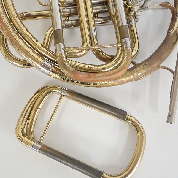 実際に弊社で買取させて頂いた★【ジャンク】メーカー不明 フレンチホルン 型番不明 ハードケース付の画像 5枚目