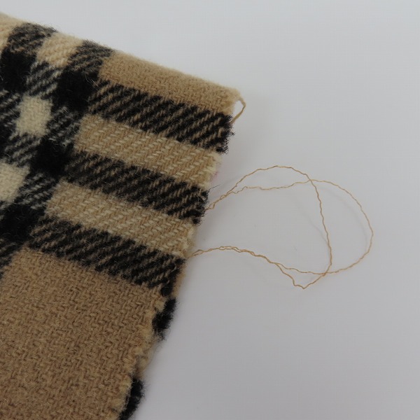 実際に弊社で買取させて頂いたBurberrys/バーバリーズ ENGLAND/英国製 ウール100％ ノバチェック マフラー /LPLの画像 2枚目