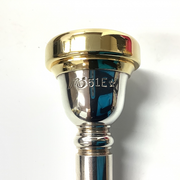 実際に弊社で買取させて頂いたAtelier MOMO/アトリエモモ 51E☆ ユーフォニアム用 マウスピース インナーゴールド ケース付きの画像 1枚目