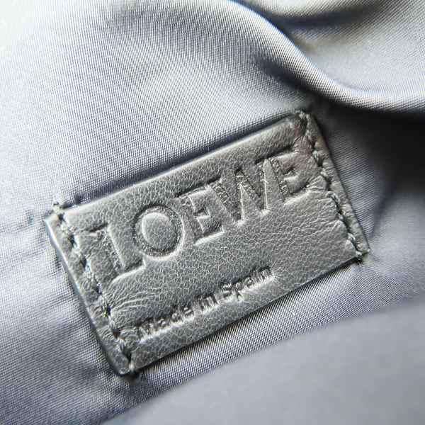 実際に弊社で買取させて頂いたLOEWE/ロエベ 20SS  PUFFY/パフィー アナグラムロゴ レザーボディバッグ/ウェストバッグの画像 4枚目
