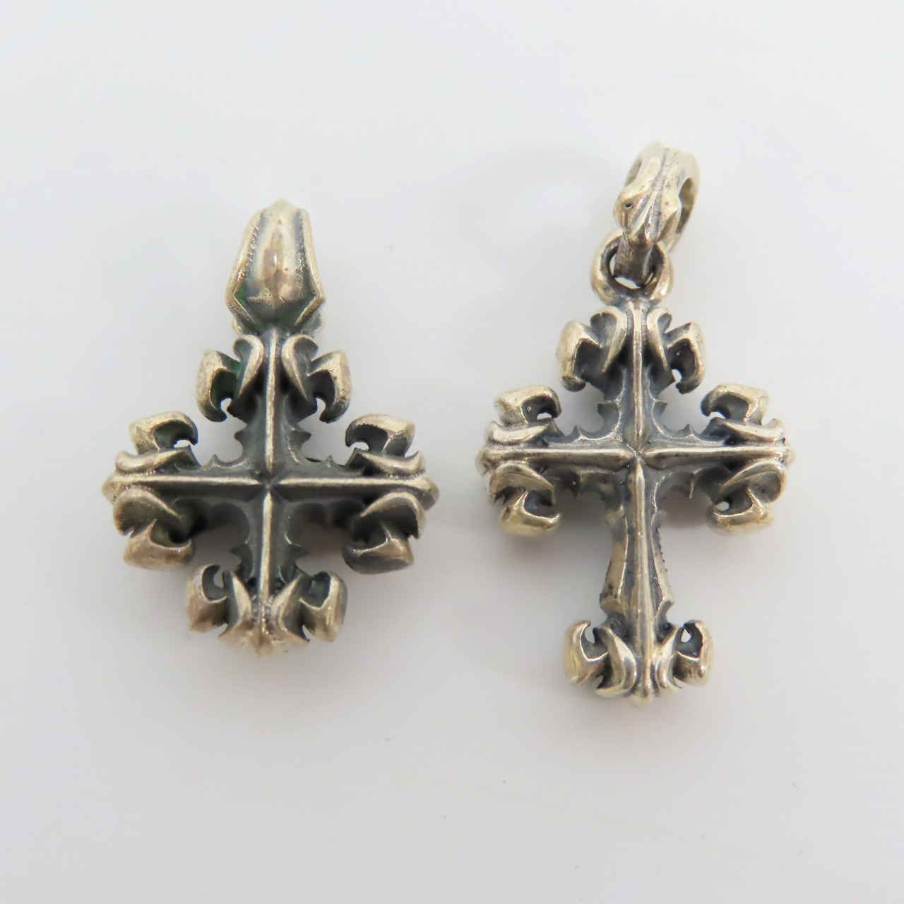 実際に弊社で買取させて頂いたDEAL DESIGN/ディールデザイン  タイニーリリークロス  ペンダントトップ 2点セットの画像 1枚目