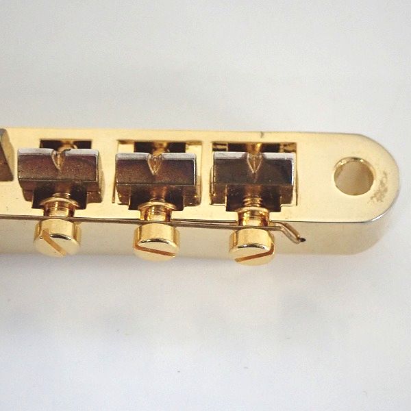 実際に弊社で買取させて頂いたEpiphone/エピフォン Korina Flying-V搭載ブリッジ B-2 ゴールドパーツの画像 2枚目