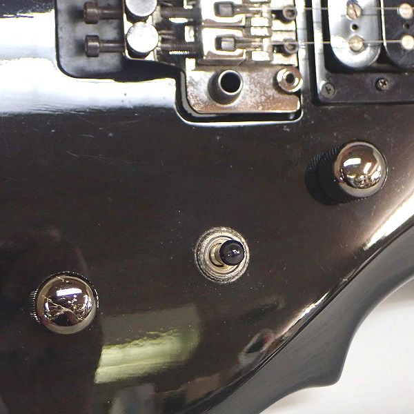 実際に弊社で買取させて頂いた★ESP/イーエスピー  Forest GT /フォレスト ダンカン ピックアップ搭載 スルーネック タップSW ギグケース付の画像 6枚目