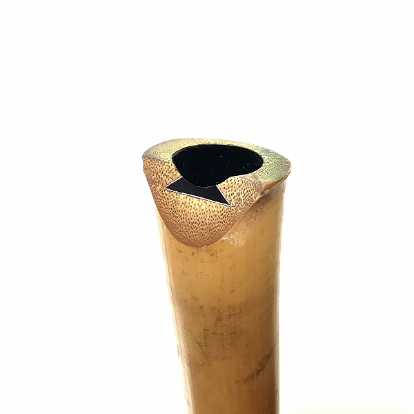 実際に弊社で買取させて頂いた尺八 在銘 鳳晴 琴古流 歌口銀巻き 銀三線藤巻き 全長54.5cm 和楽器 の画像 1枚目