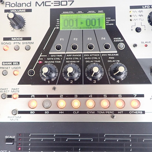 実際に弊社で買取させて頂いた【ジャンク】Roland/ローランド GrooveBox MC-307 リズムマシンの画像 2枚目