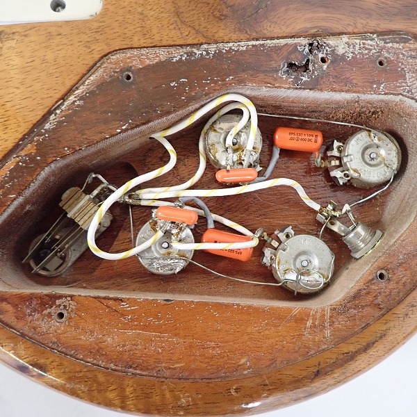 実際に弊社で買取させて頂いた★【難有り】TRAVIS BEAN/トラビスビーン アルミネック エレキギター ハードケース付の画像 7枚目