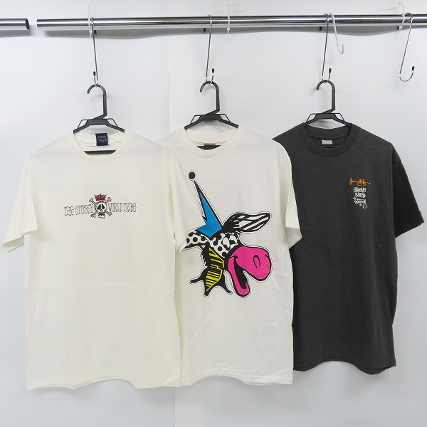 実際に弊社で買取させて頂いた【未使用】STUSSY/ステューシー キリン/クラウンスカル/トランペット 刺繍/プリント 半袖 Tシャツ/M 3点セット