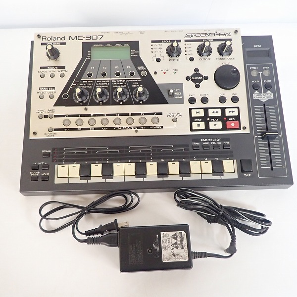 実際に弊社で買取させて頂いた【ジャンク】Roland/ローランド GrooveBox MC-307 リズムマシンの画像 0枚目
