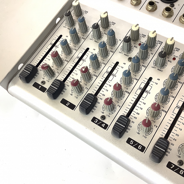 実際に弊社で買取させて頂いたBEHRINGER/ベリンガー EURORACK UBB1002 アナログミキサー アダプター付き【簡易動作確認済】の画像 7枚目