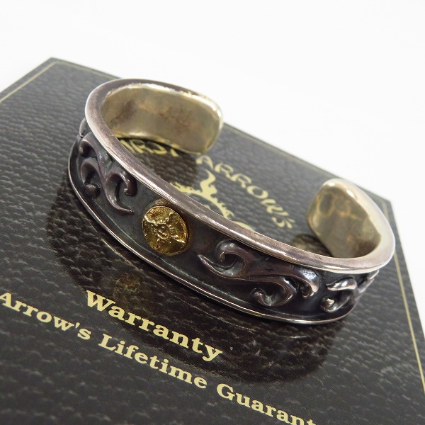 実際に弊社で買取させて頂いた【ギャラ付き】FIRST ARROWS/ファーストアローズ  アラベスク浮き唐草彫り バングル BR-028
