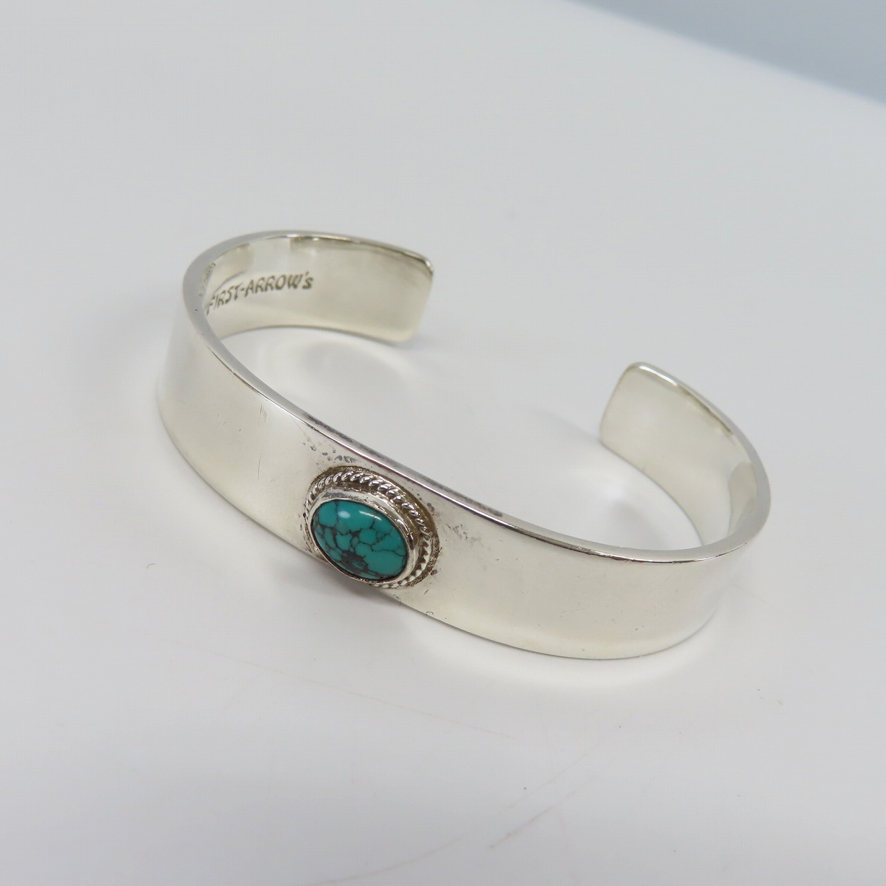 実際に弊社で買取させて頂いたFIRST ARROWS/ファーストアローズ ターコイズ 平打ち バングル 
