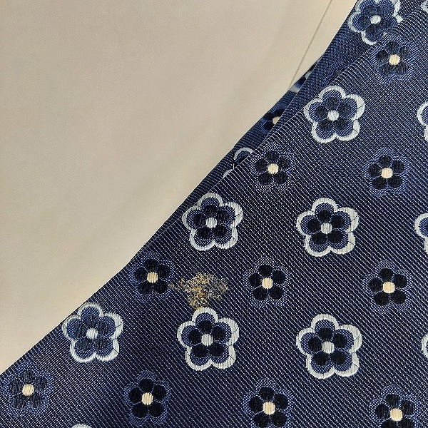 実際に弊社で買取させて頂いたHUGO BOSS/ヒューゴボス ストライプ/花柄等 ネクタイ おまとめ9本の画像 5枚目