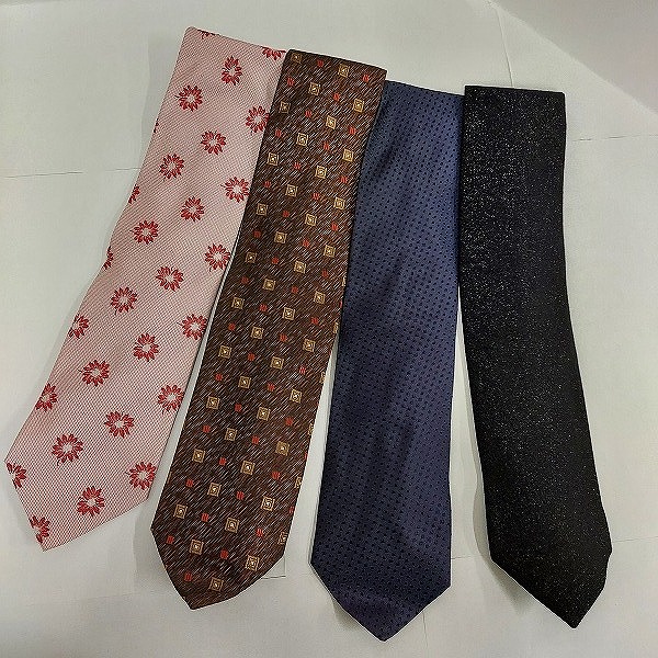 実際に弊社で買取させて頂いたHUGO BOSS/ヒューゴボス 斜めストライプ/花柄/ドット ネクタイ おまとめ10本の画像 1枚目