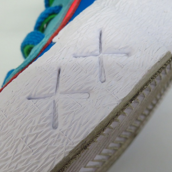 実際に弊社で買取させて頂いたKAWS×sacai×Nike/カウズ×サカイ×ナイキ Blazer Low Neptune Blue DM7901-400/27.0の画像 7枚目