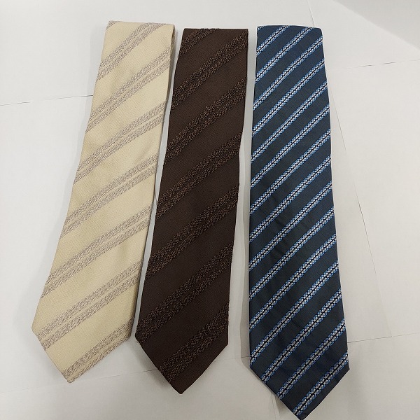 実際に弊社で買取させて頂いたHUGO BOSS/ヒューゴボス 斜めストライプ/花柄/ドット ネクタイ おまとめ10本の画像 3枚目